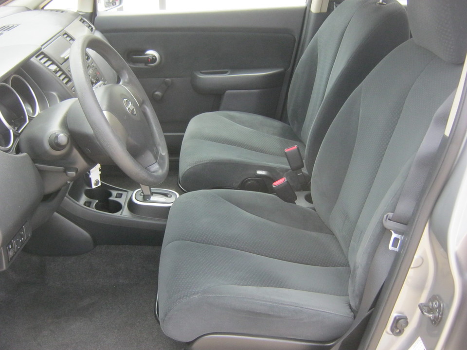 2011 Nissan Versa 1.8 S Hatchback