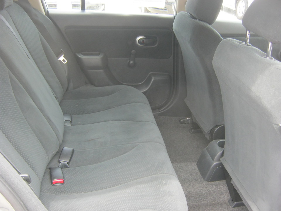 2011 Nissan Versa 1.8 S Hatchback