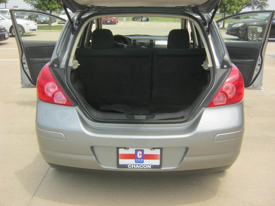 2011 Nissan Versa 1.8 S Hatchback