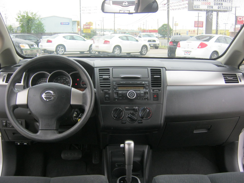 2011 Nissan Versa 1.8 S Sedan