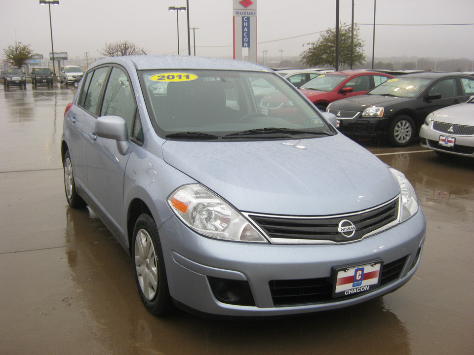 2011 Nissan Versa 1.8 S Hatchback