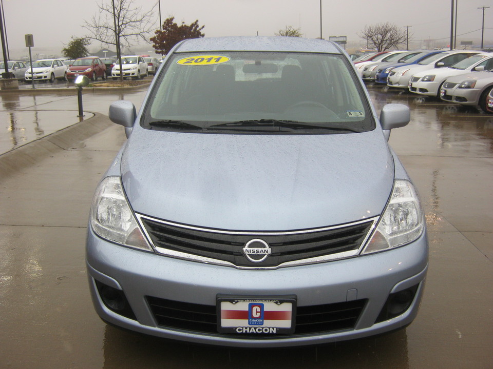 2011 Nissan Versa 1.8 S Hatchback