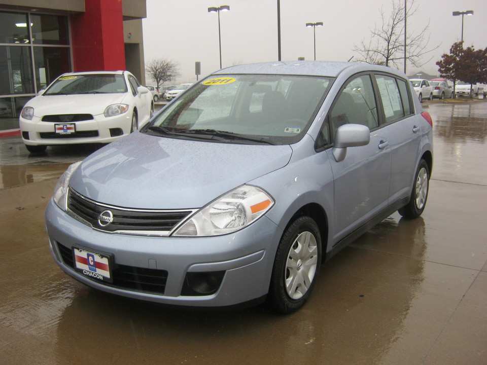 2011 Nissan Versa 1.8 S Hatchback