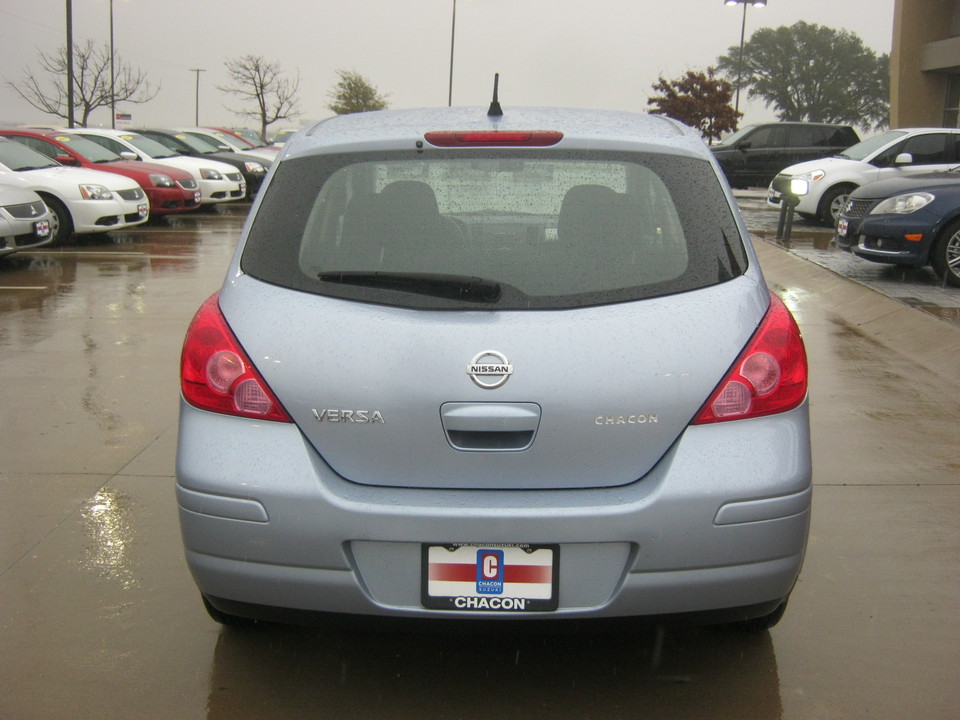 2011 Nissan Versa 1.8 S Hatchback