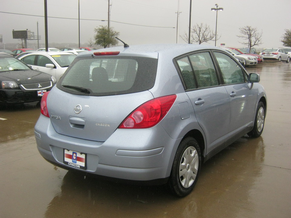 2011 Nissan Versa 1.8 S Hatchback