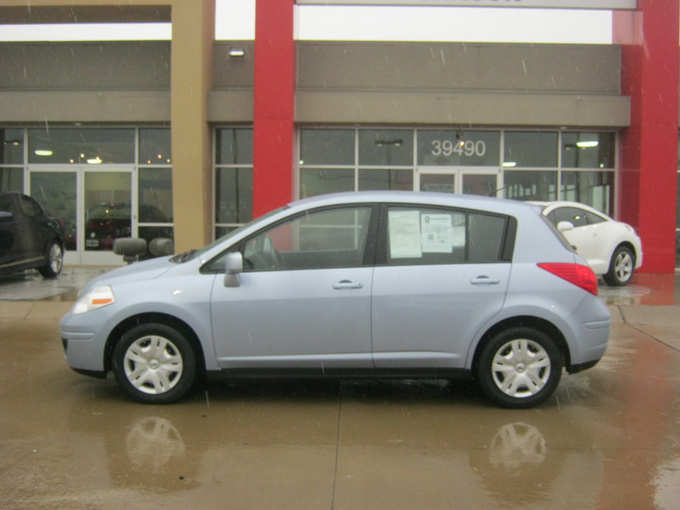 2011 Nissan Versa 1.8 S Hatchback