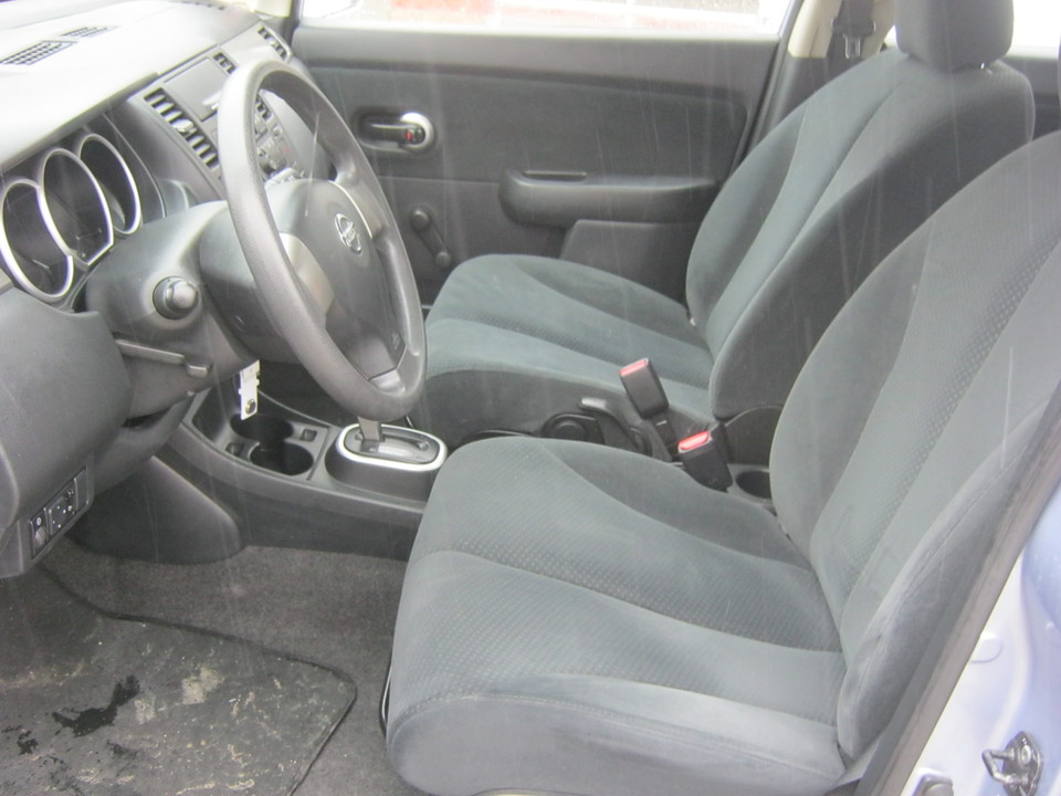 2011 Nissan Versa 1.8 S Hatchback