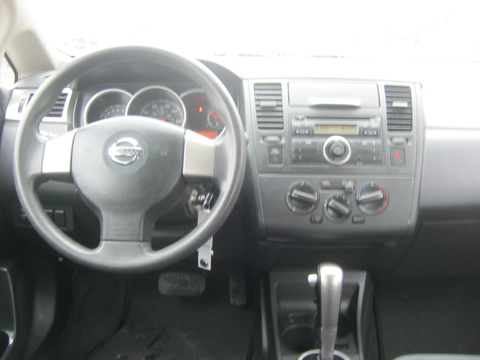 2011 Nissan Versa 1.8 S Hatchback