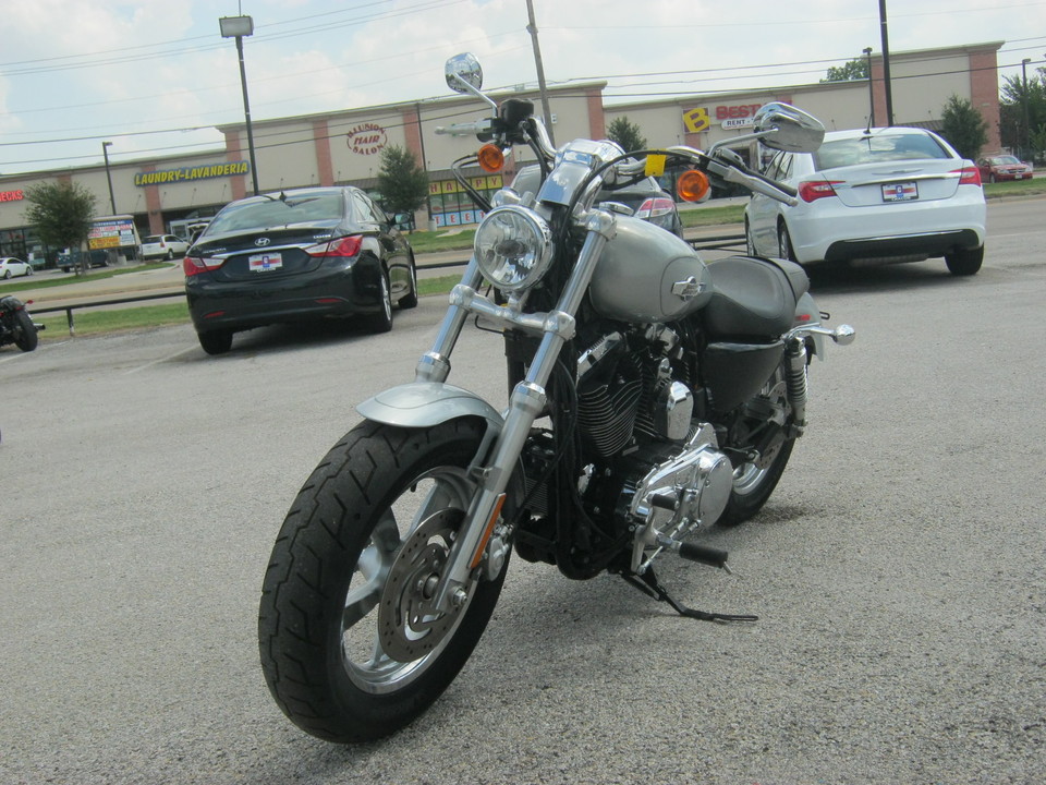 2012 Harley-Davidson XL1200C -