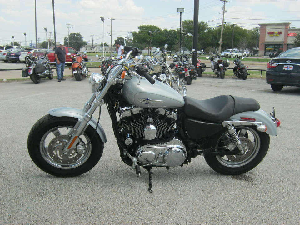 2012 Harley-Davidson XL1200C -