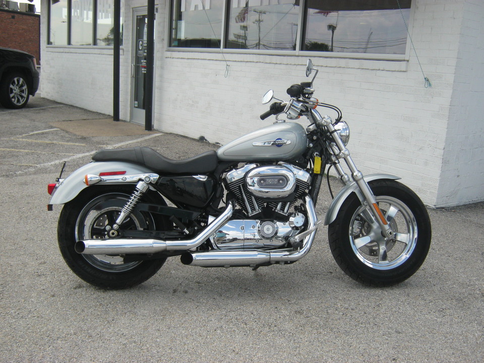 2012 Harley-Davidson XL1200C -