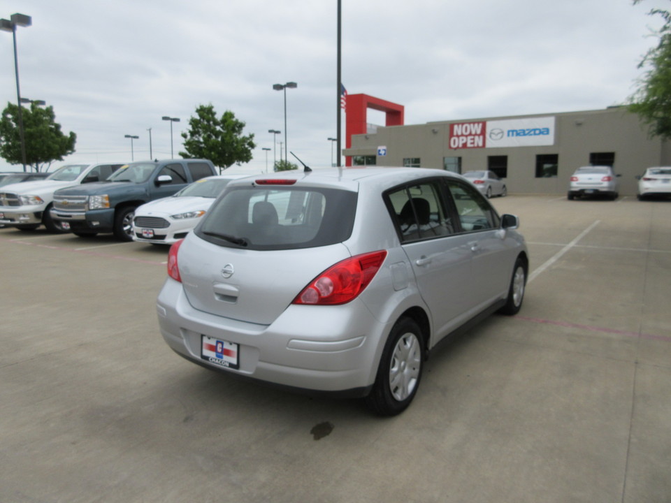 2011 Nissan Versa 1.8 S Hatchback