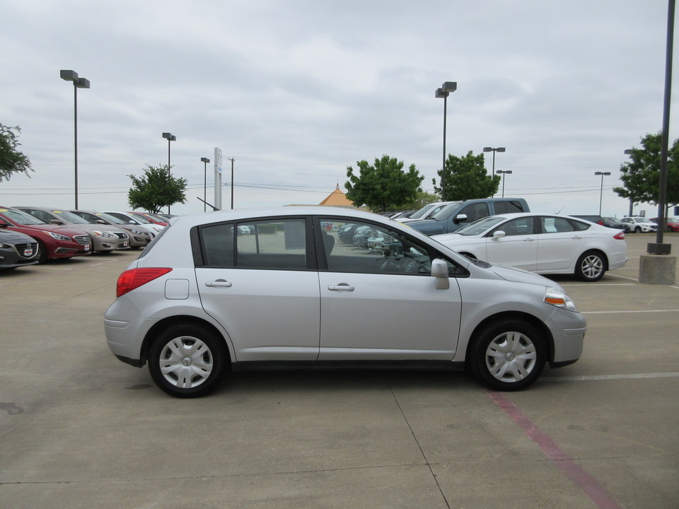 2011 Nissan Versa 1.8 S Hatchback