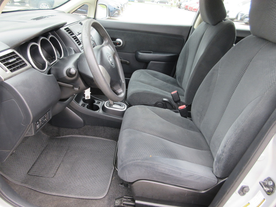 2011 Nissan Versa 1.8 S Hatchback