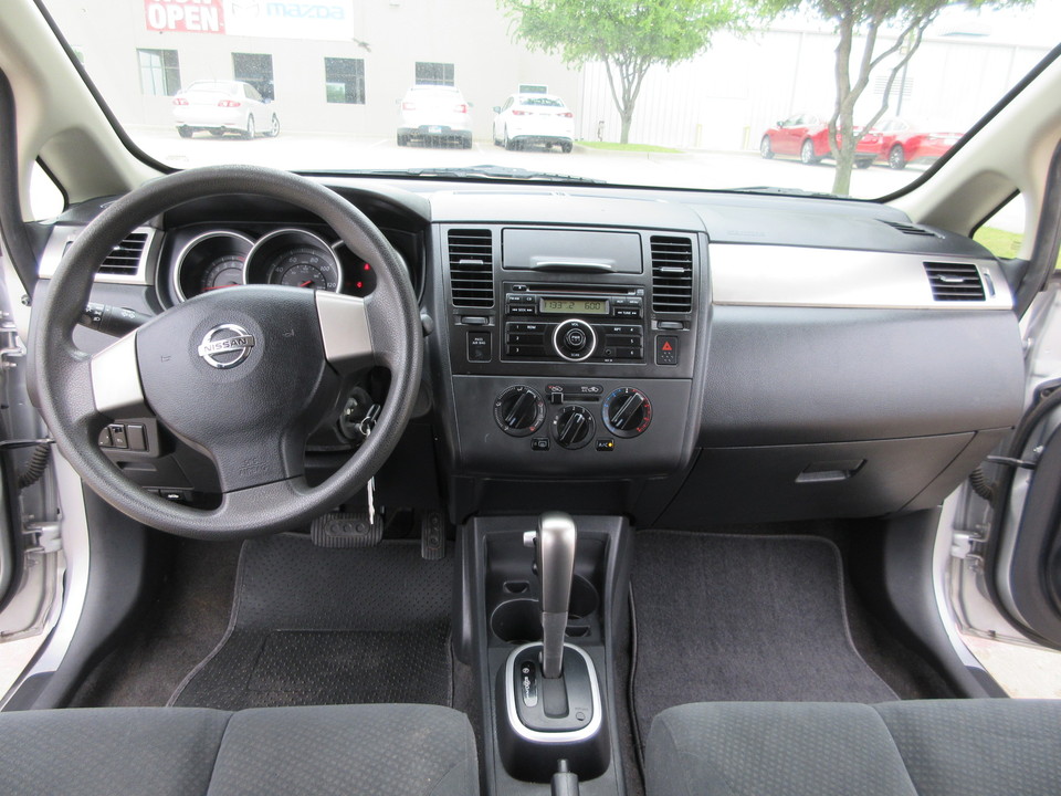 2011 Nissan Versa 1.8 S Hatchback