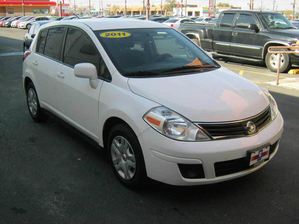 2011 Nissan Versa 1.8 S Hatchback