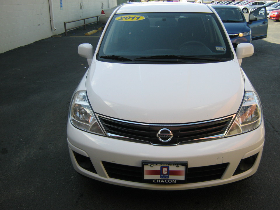 2011 Nissan Versa 1.8 S Hatchback