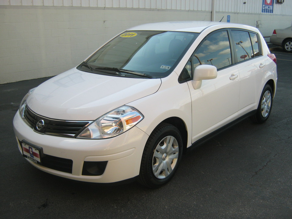 2011 Nissan Versa 1.8 S Hatchback