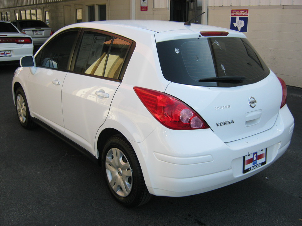 2011 Nissan Versa 1.8 S Hatchback