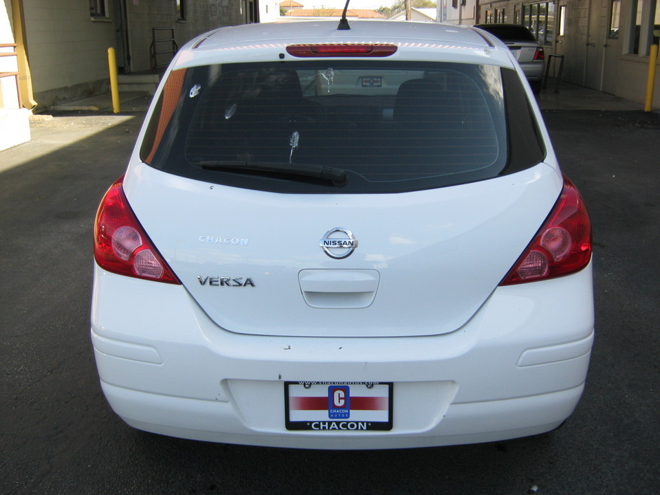 2011 Nissan Versa 1.8 S Hatchback