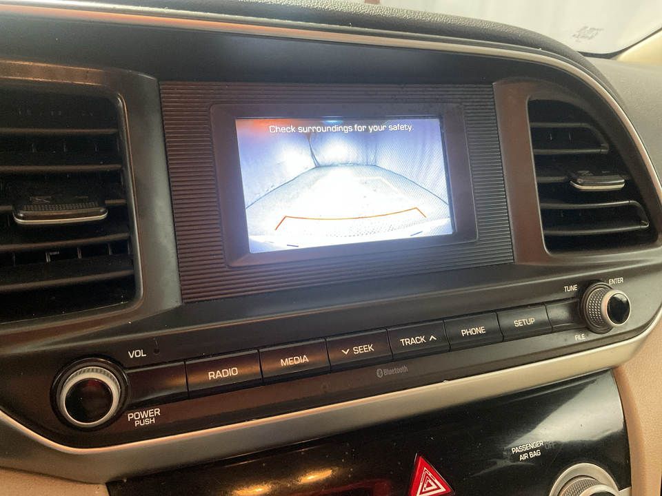 2019 Hyundai Elantra SE 6AT