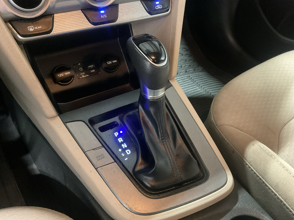 2019 Hyundai Elantra SE 6AT