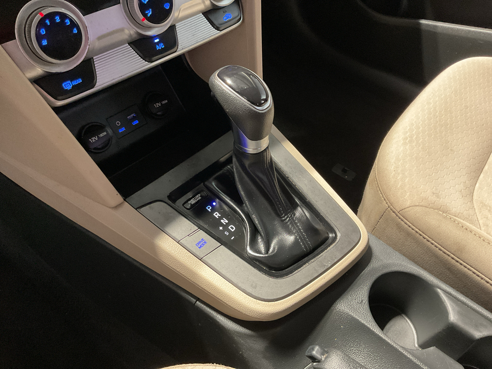 2019 Hyundai Elantra SE 6AT