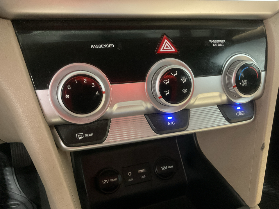 2019 Hyundai Elantra SE 6AT