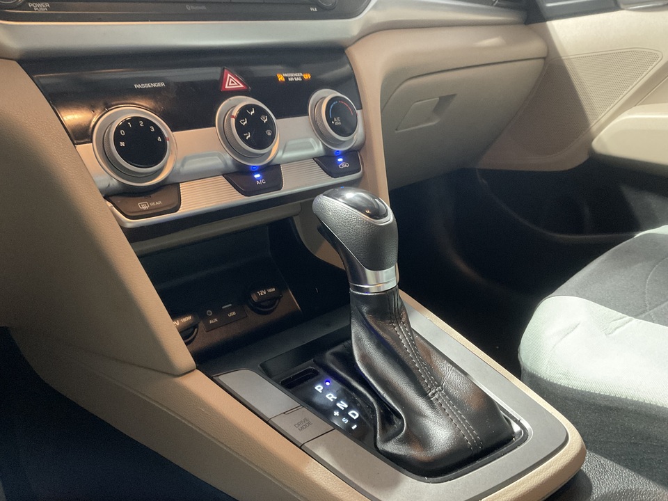 2019 Hyundai Elantra SE 6AT