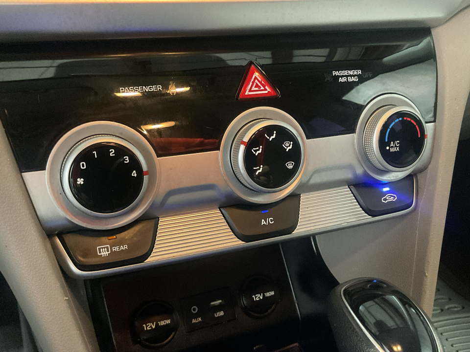 2019 Hyundai Elantra SE 6AT