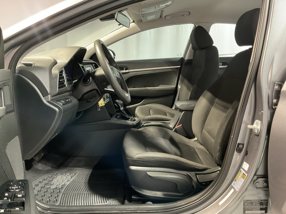 2020 Hyundai Elantra SE 6AT