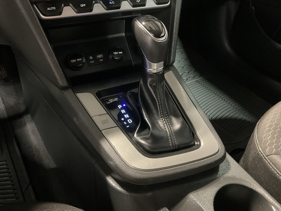 2020 Hyundai Elantra SE 6AT