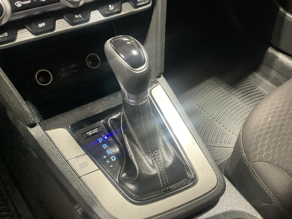 2020 Hyundai Elantra SE 6AT