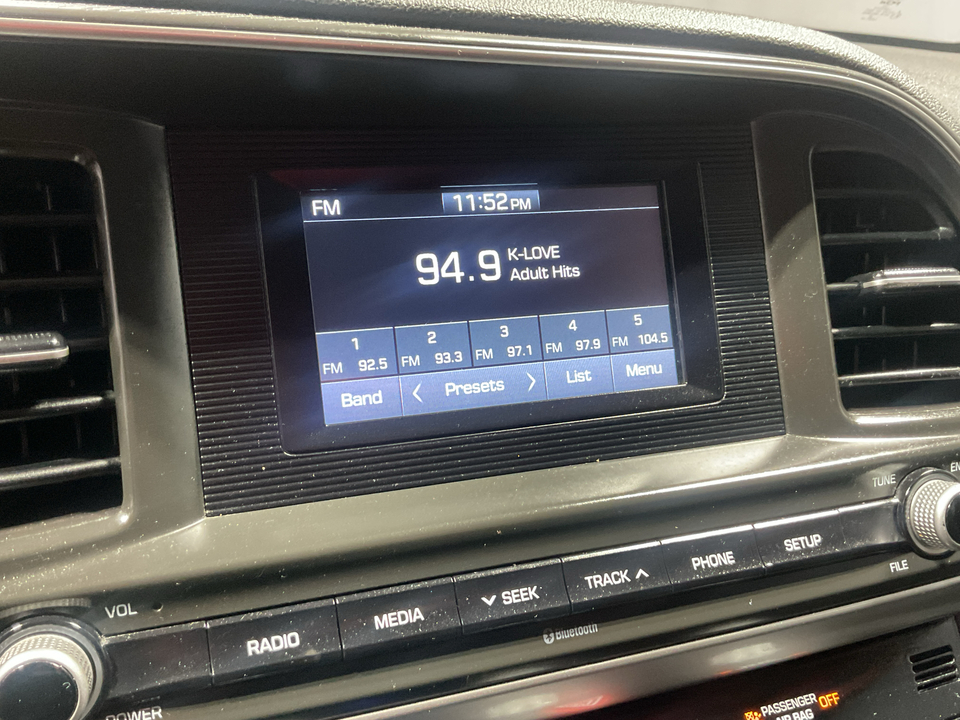 2020 Hyundai Elantra SE 6AT