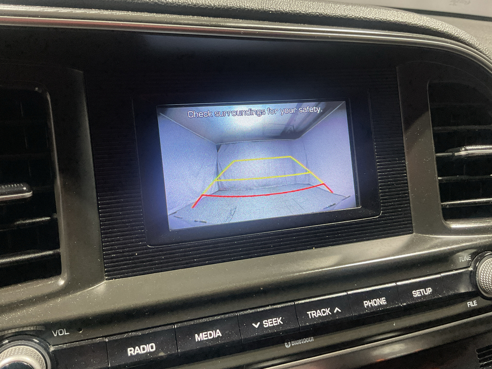 2020 Hyundai Elantra SE 6AT