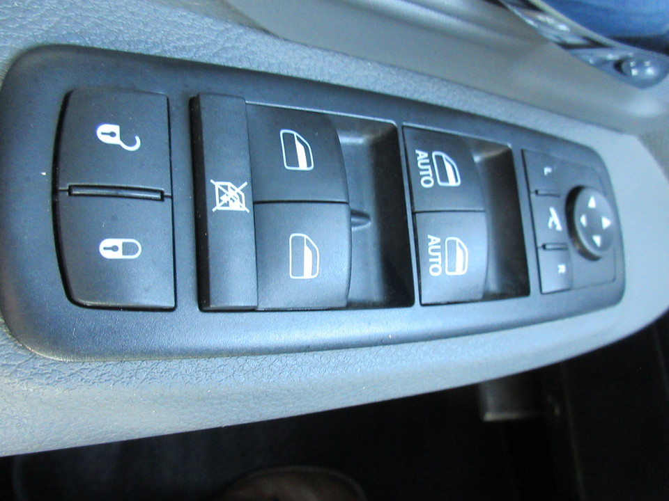 2017 Ram 1500 SLT Crew Cab SWB 2WD