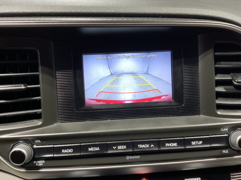 2020 Hyundai Elantra SE 6AT