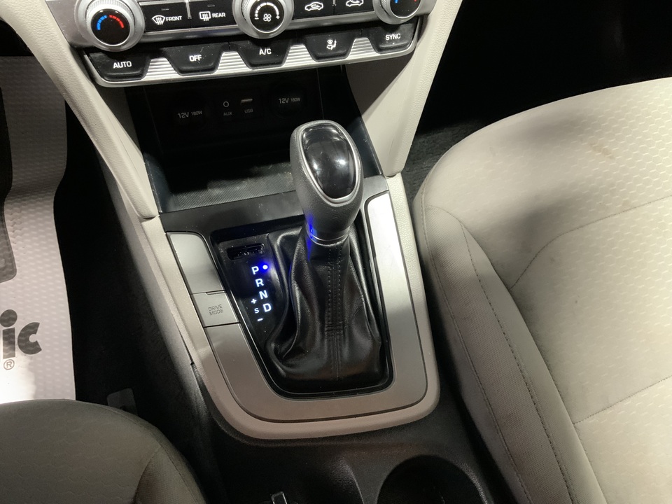 2020 Hyundai Elantra SE 6AT