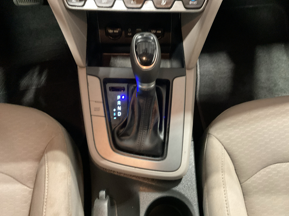 2020 Hyundai Elantra SE 6AT