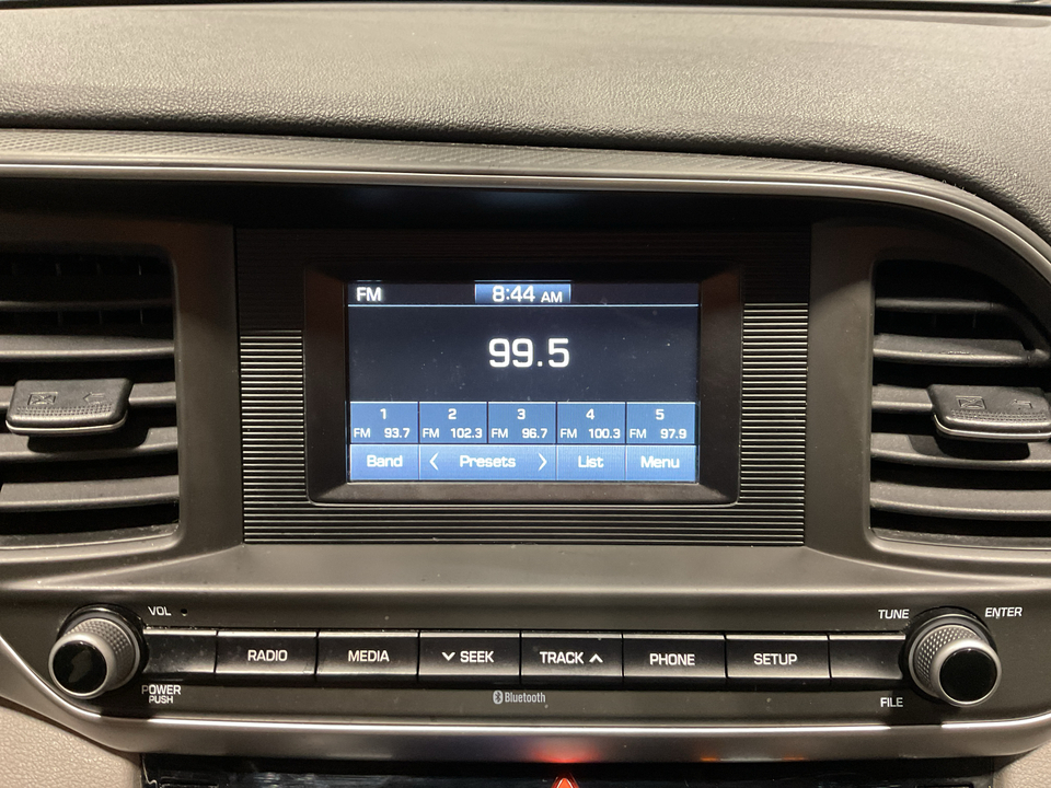 2020 Hyundai Elantra SE 6AT