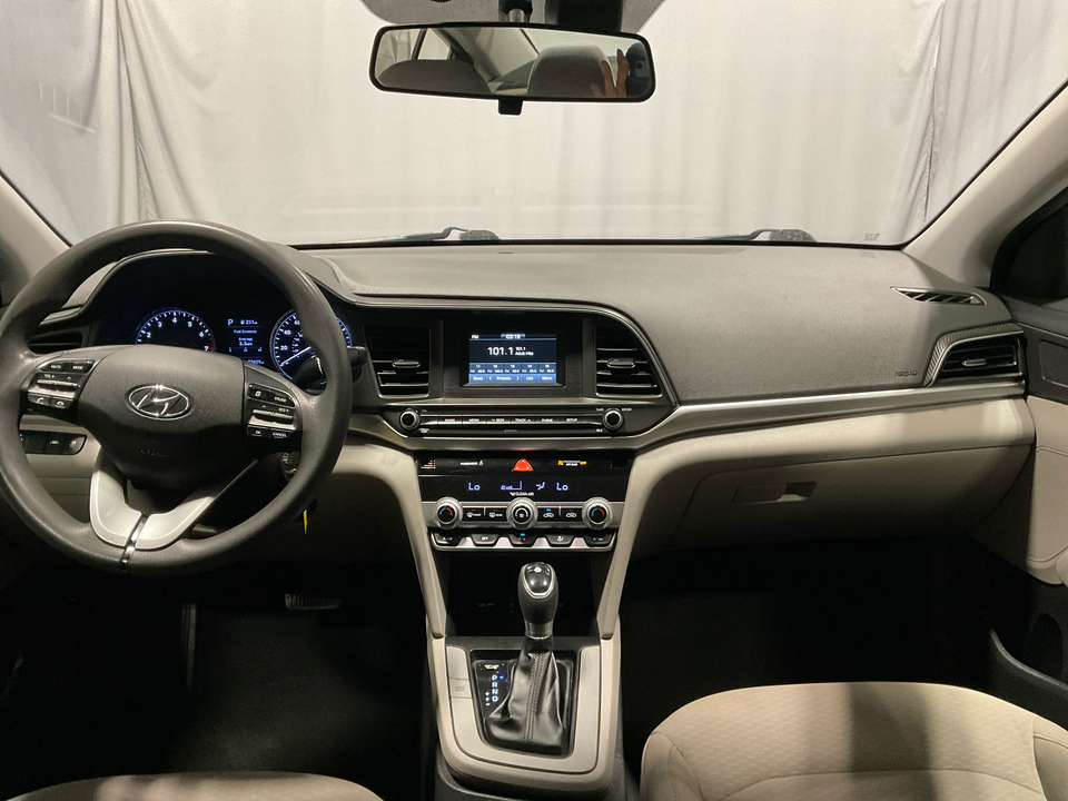 2020 Hyundai Elantra SE 6AT