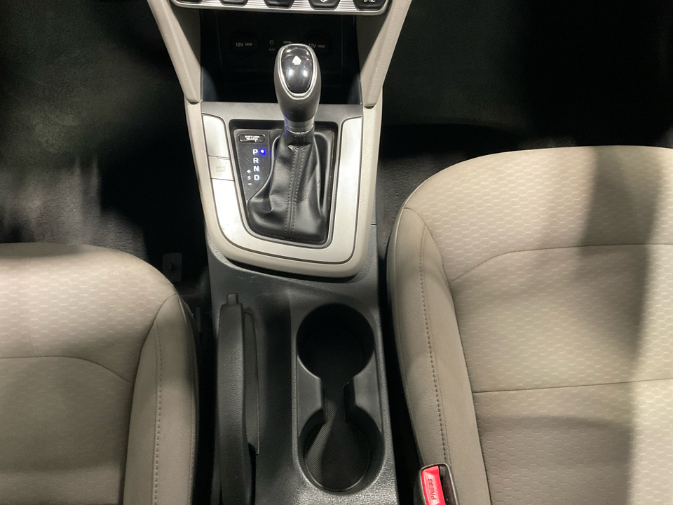 2020 Hyundai Elantra SE 6AT