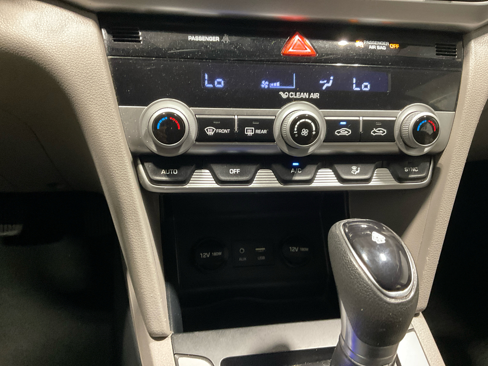 2020 Hyundai Elantra SE 6AT