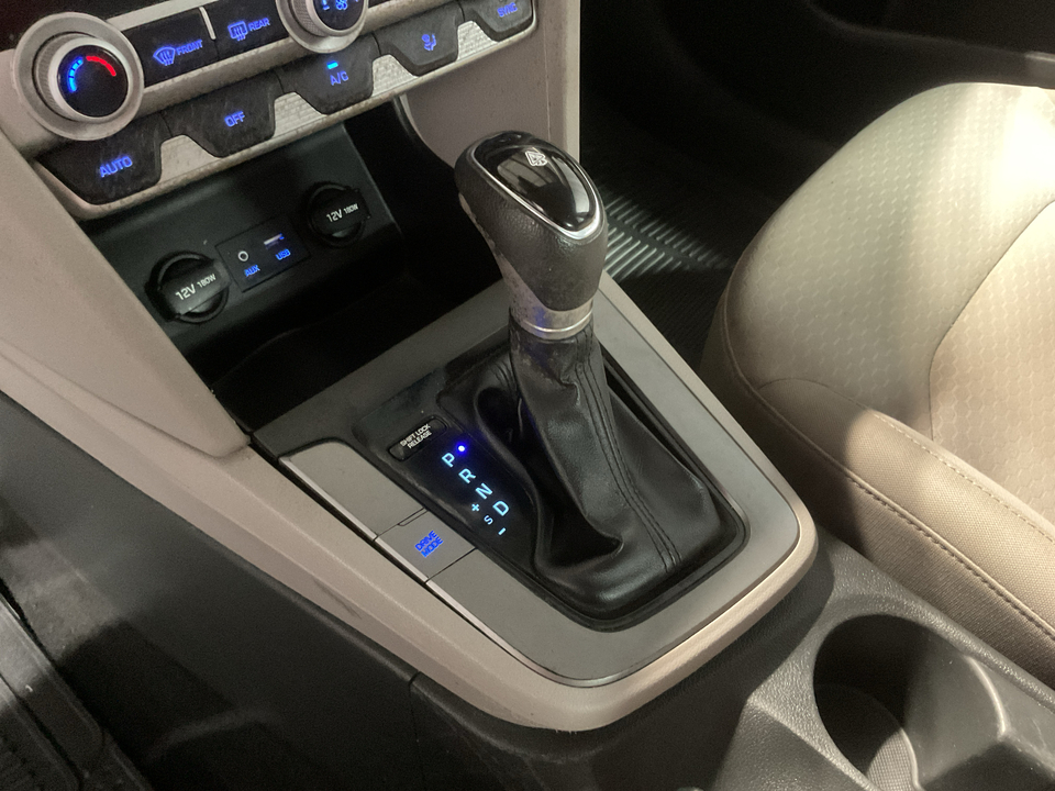 2020 Hyundai Elantra SE 6AT