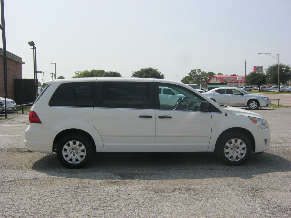 2009 Volkswagen Routan S