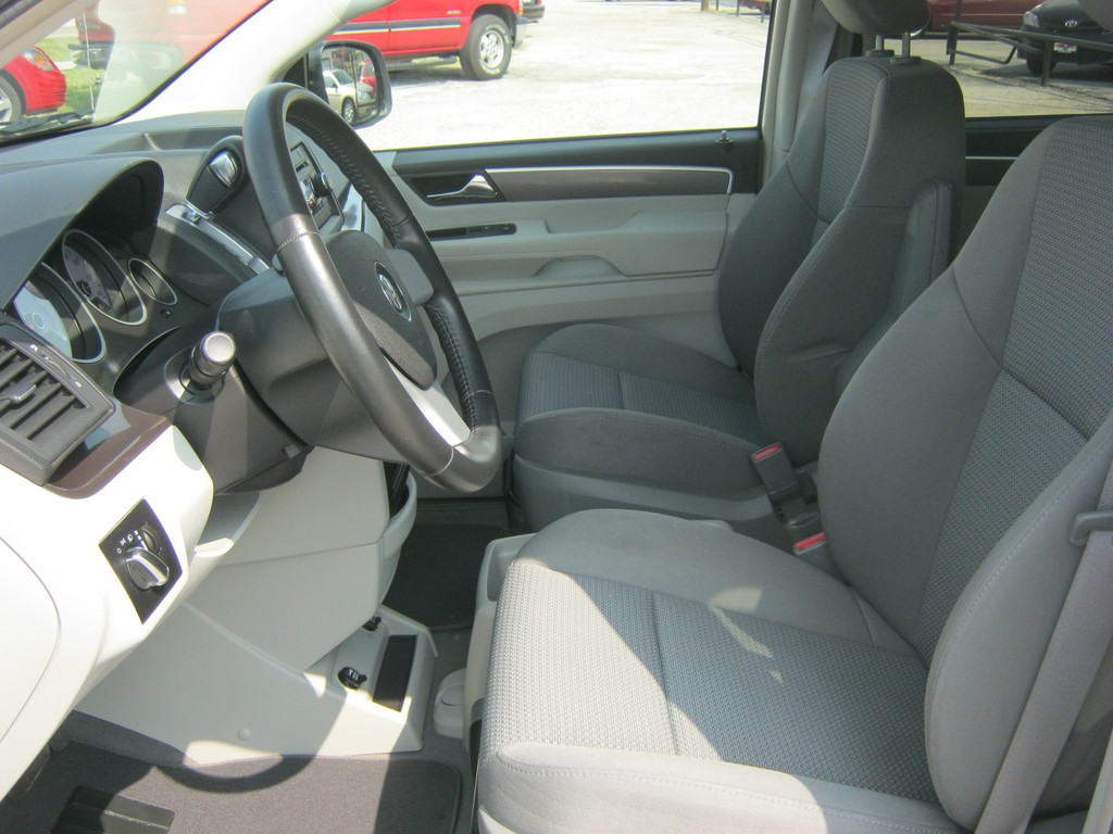 2009 Volkswagen Routan S