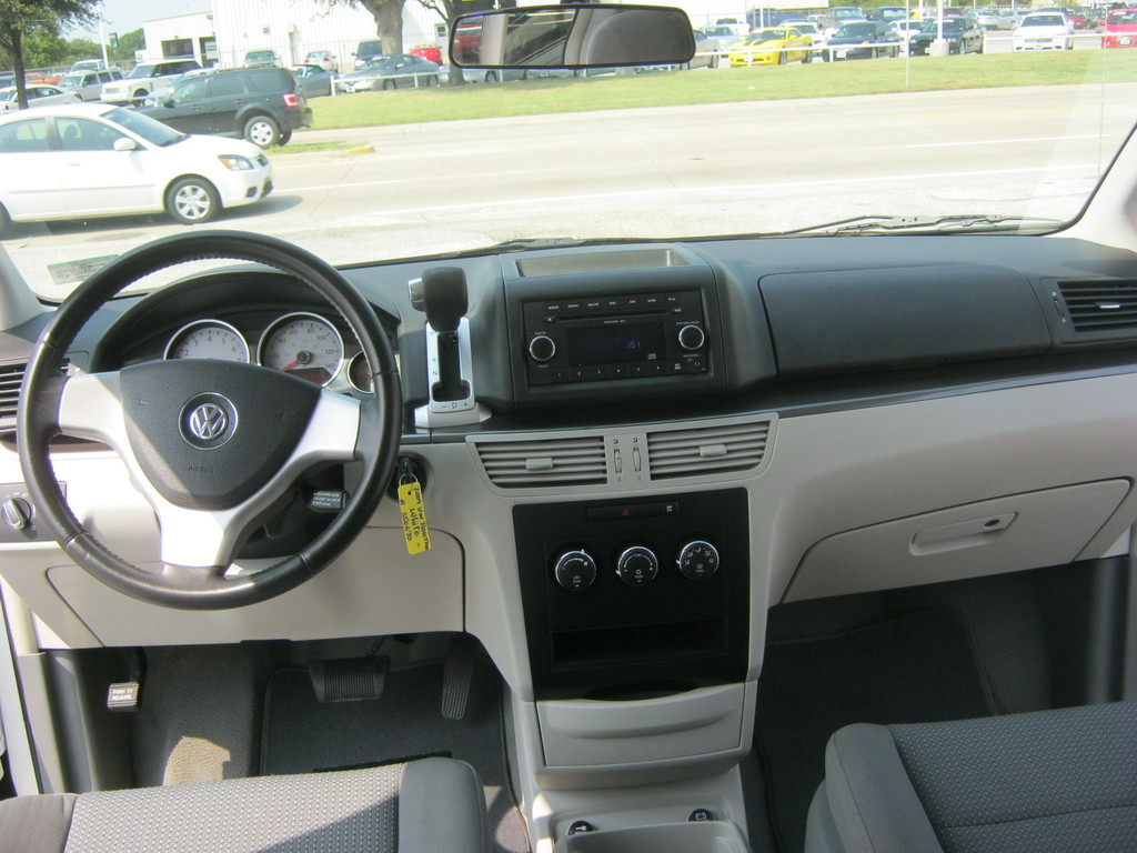 2009 Volkswagen Routan S