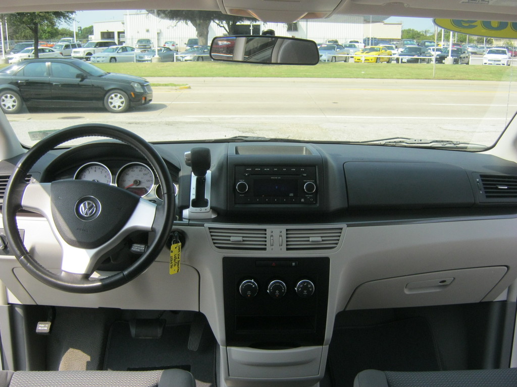 2009 Volkswagen Routan S