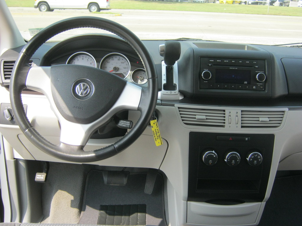 2009 Volkswagen Routan S