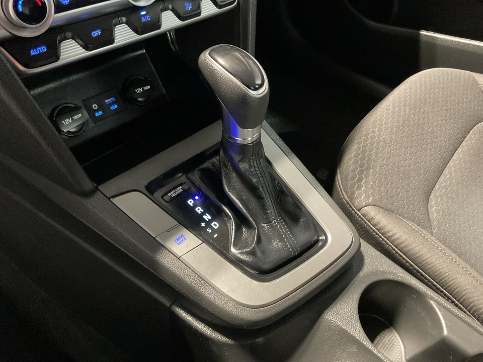 2020 Hyundai Elantra SE 6AT